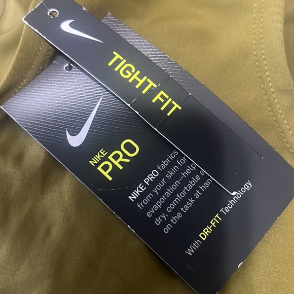 Nike Pro tight fit top - Picture 4 of 4